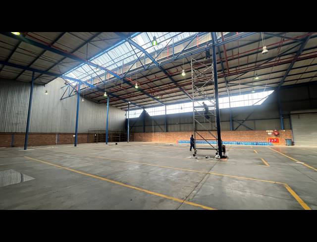 6,932M² WAREHOUSE TO LET IN SPARTAN